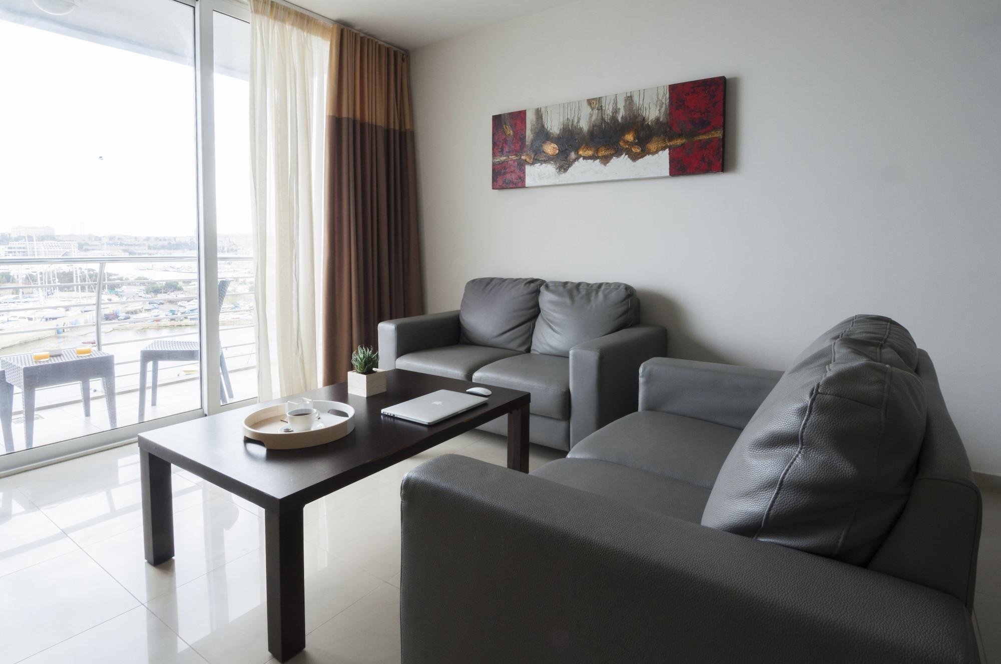 Blubay By St Aparthotel 3*
