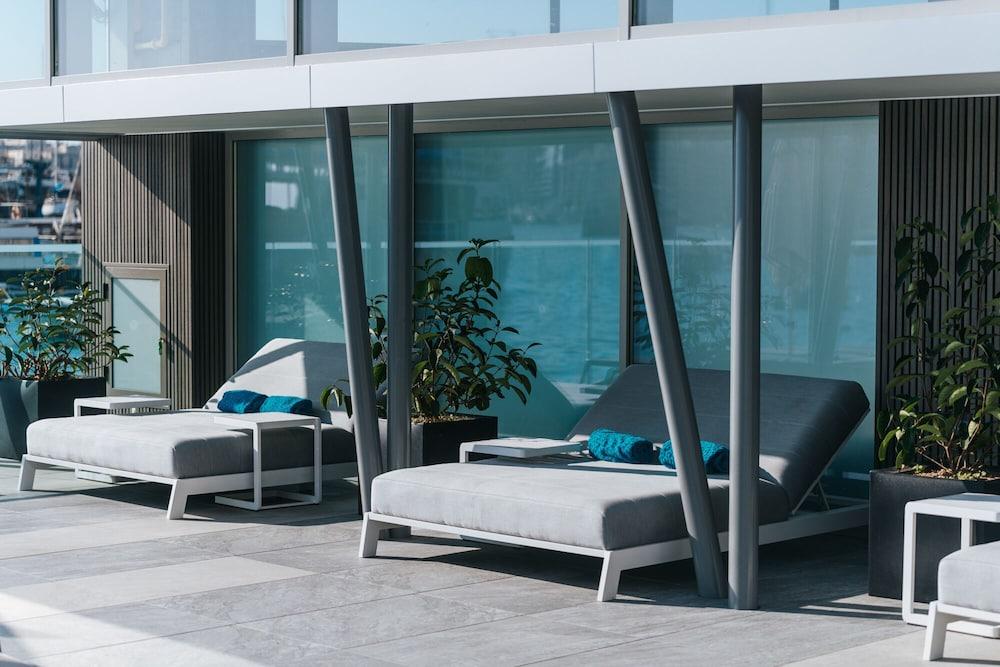 Blubay By St Aparthotel