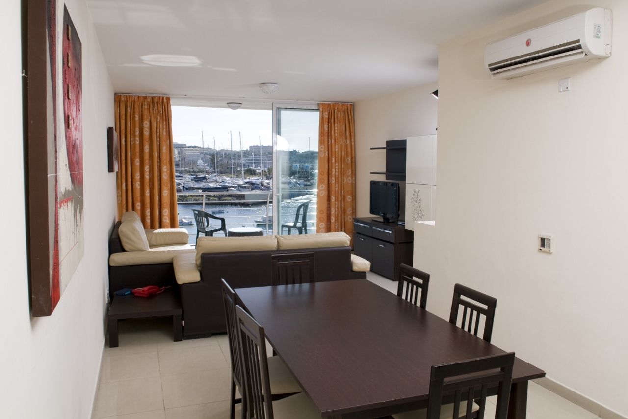 Blubay By St Aparthotel