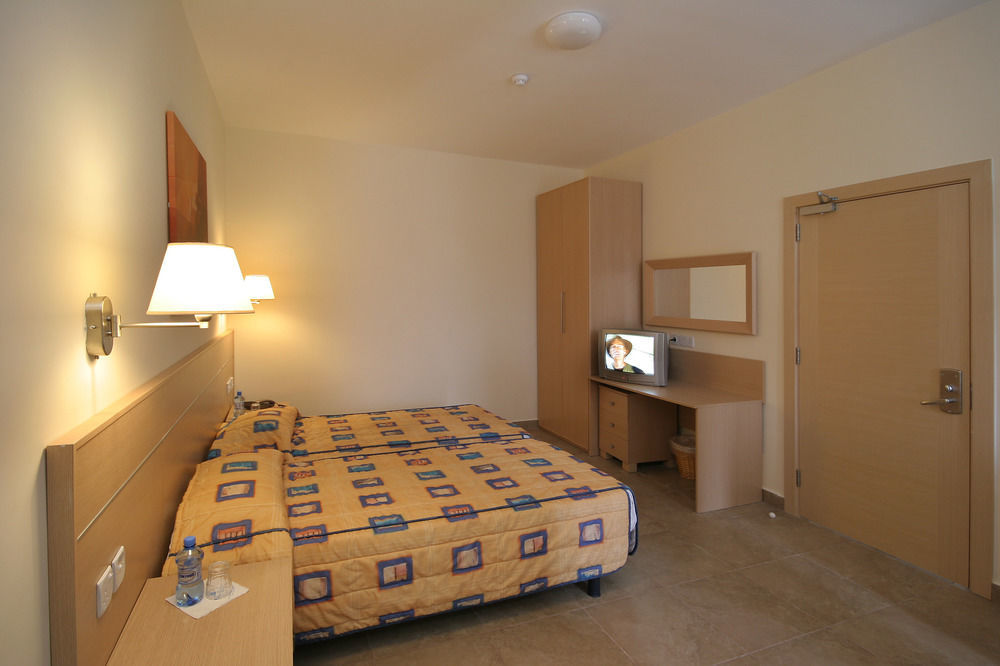 Blubay By St Aparthotel 3*