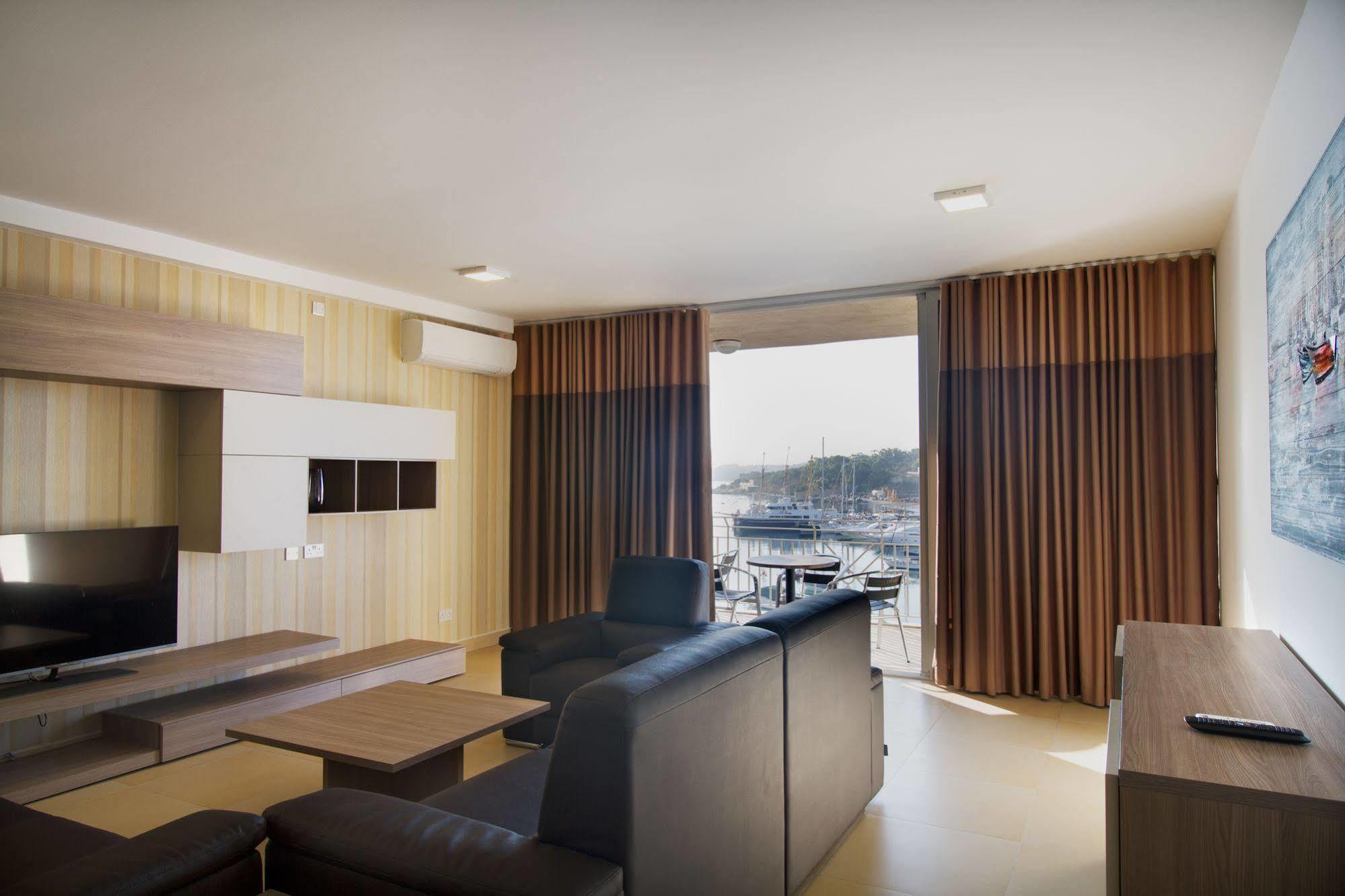Blubay By St Hotel apartamentowy